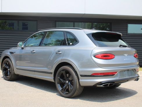 Used 2021 Bentley Bentayga image 3