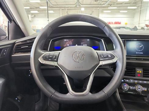 Used 2023 Volkswagen Jetta SE FWD image 13