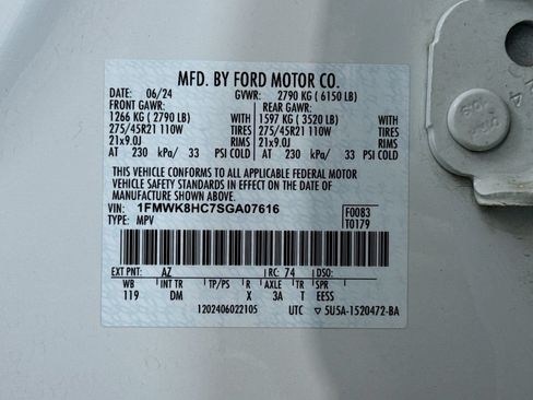 Used 2025 Ford Explorer Platinum w/ Ultimate Package AWD/4WD image 31