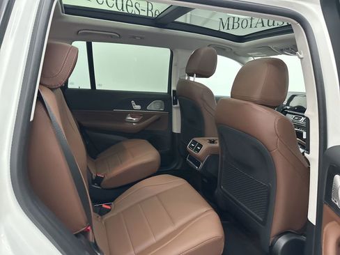 Used 2025 Mercedes-Benz GLS 450 4MATIC image 24