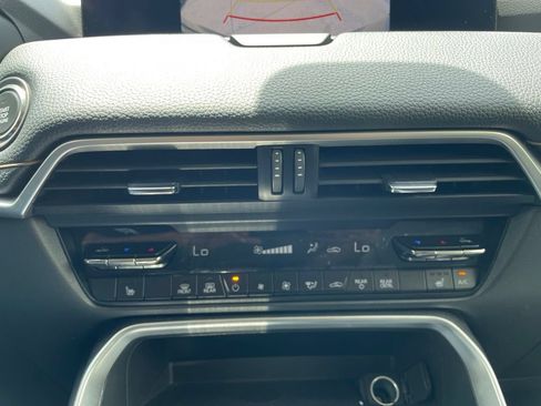 Certified 2025 MAZDA CX-90 3.3 Turbo w/ Preferred Package AWD/4WD image 12
