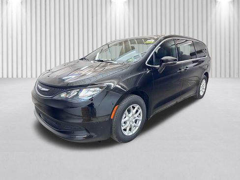 New 2026 Chrysler Voyager LX image 10