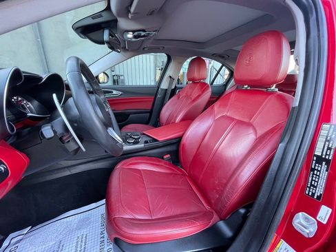 Used 2017 Alfa Romeo Giulia w/ Sport Appearance Package image 10