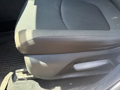 Used 2022 Toyota RAV4 LE AWD/4WD image 8