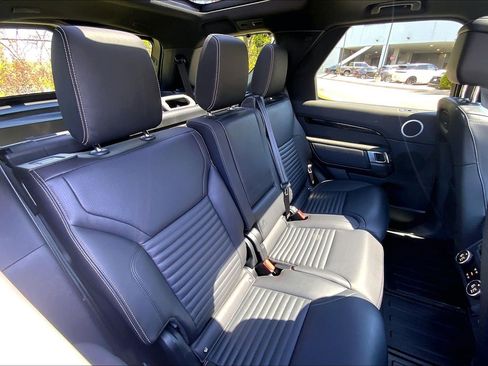 Used 2025 Land Rover Discovery S AWD/4WD image 19