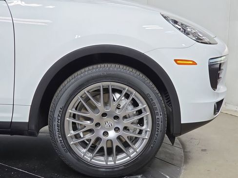 Used 2017 Porsche Cayenne S image 11