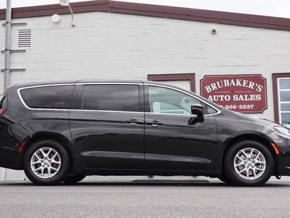 Used 2023 Chrysler Pacifica Touring-L
