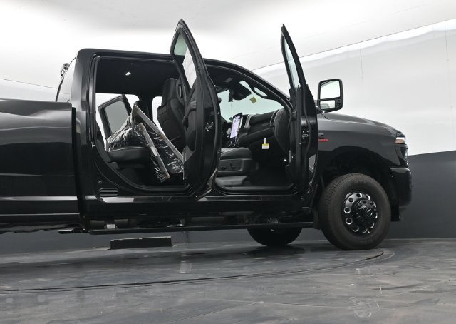 New 2026 RAM 3500 Laramie AWD/4WD image 75