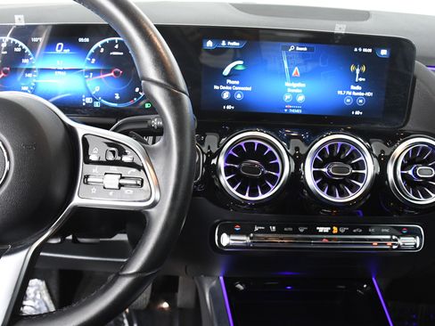 Used 2022 Mercedes-Benz GLA 250 w/ Premium Package Lite image 15