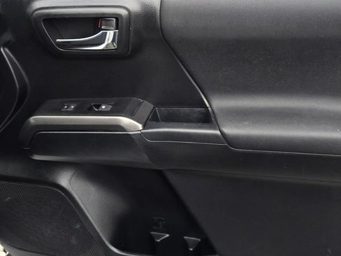 Used 2019 Toyota Tacoma TRD Sport RWD image 9