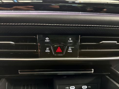 Used 2026 Volkswagen Atlas Cross Sport SEL w/ Adventure Package AWD/4WD image 18