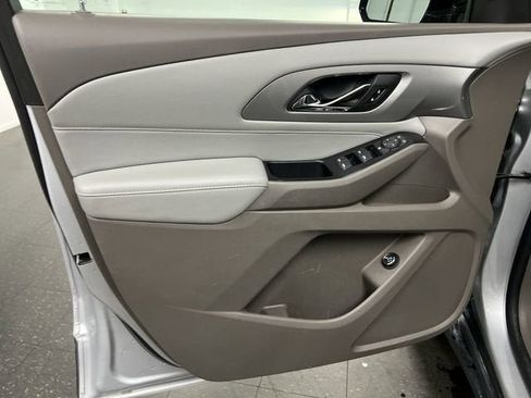 Certified 2020 Chevrolet Traverse LT FWD image 21