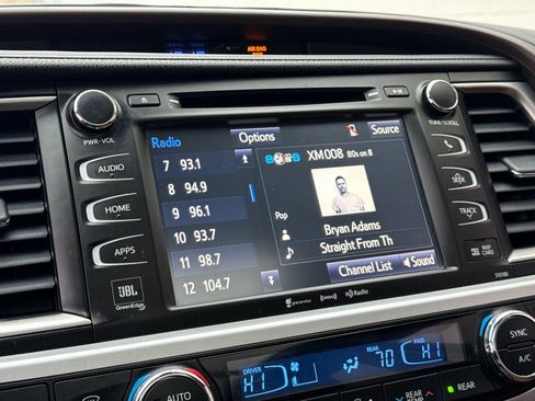 Used 2018 Toyota Highlander image 21