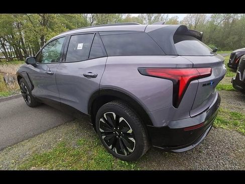Used 2025 Chevrolet Blazer EV RS AWD/4WD image 2