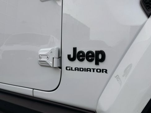 Used 2021 Jeep Gladiator Overland image 22