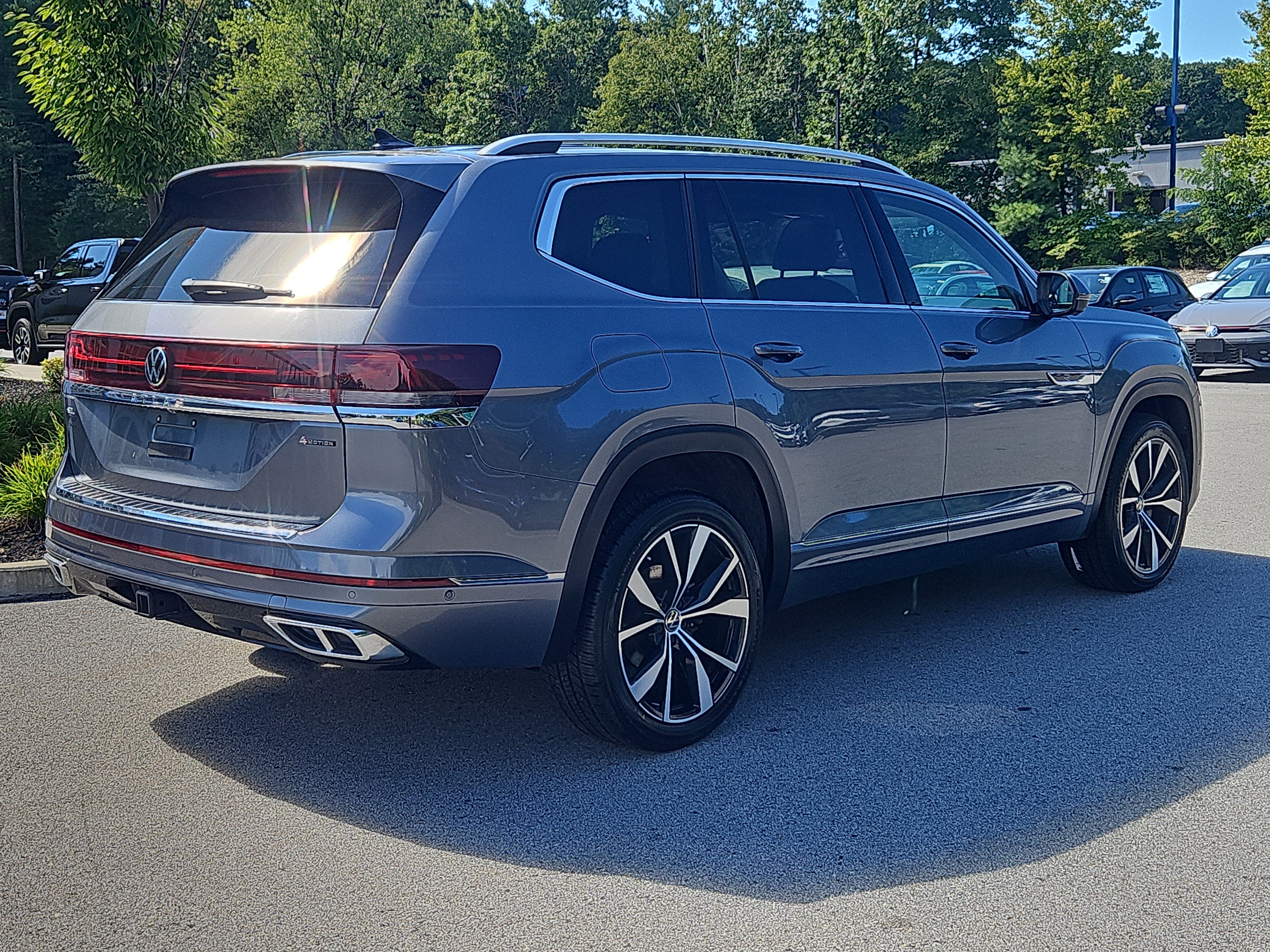 Certified 2024 Volkswagen Atlas SEL Premium R-Line AWD/4WD image 3