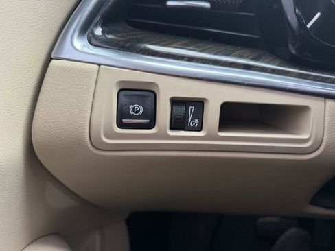 Used 2018 Cadillac XT5 AWD image 28