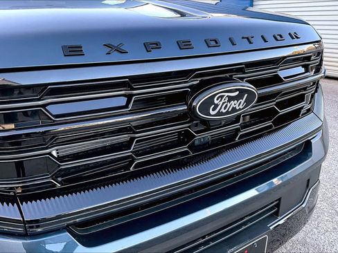 Used 2025 Ford Expedition Max Platinum w/ Stealth Performance Package image 30