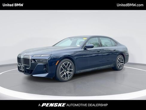 Used 2023 BMW 760i xDrive AWD/4WD image 1