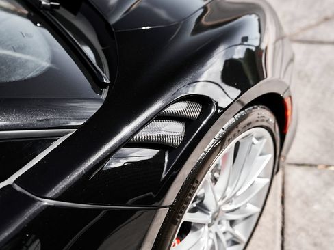 Used 2024 McLaren Artura RWD image 9