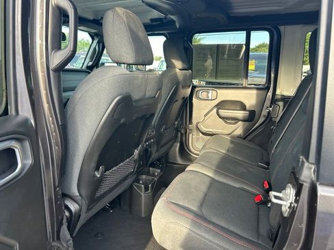 Used 2024 Jeep Wrangler Unlimited Rubicon AWD/4WD image 31