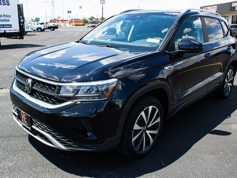 Used 2023 Volkswagen Taos SE image 8