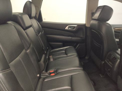 Used 2017 Nissan Pathfinder Platinum w/ Family Entertainment Package AWD/4WD image 19