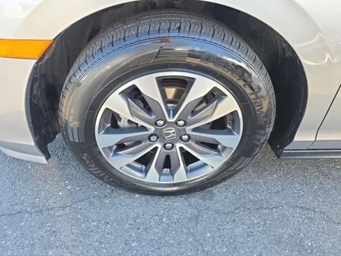 Used 2023 Honda Odyssey EX-L image 6