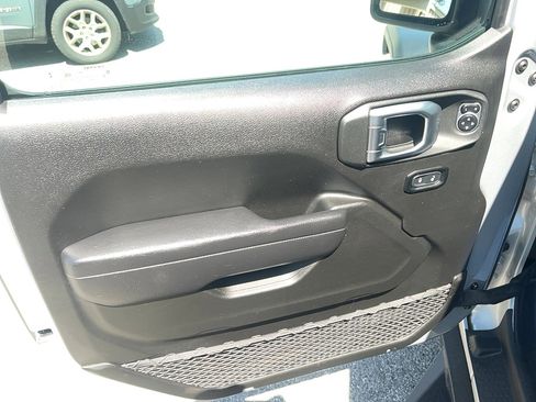 Certified 2023 Jeep Gladiator Rubicon w/ Cold Weather Group image 12