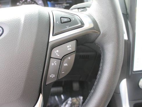 Used 2024 Ford Edge Titanium image 20