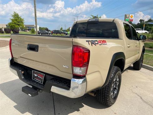 Used 2017 Toyota Tacoma TRD Off-Road w/ Tow Package (A/T) AWD/4WD image 78