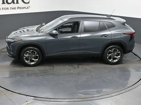 New 2026 Chevrolet Trax LT w/ LT Convenience Package FWD image 36