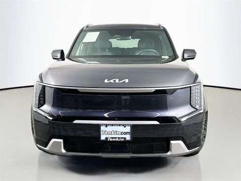 Used 2024 Kia EV9 Land image 2