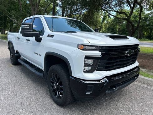 Used 2025 Chevrolet Silverado 2500 Custom w/ Custom Value Package AWD/4WD image 4