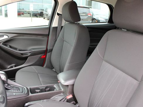 Used 2016 Ford Focus SE w/ SE Power Seat Package FWD image 24
