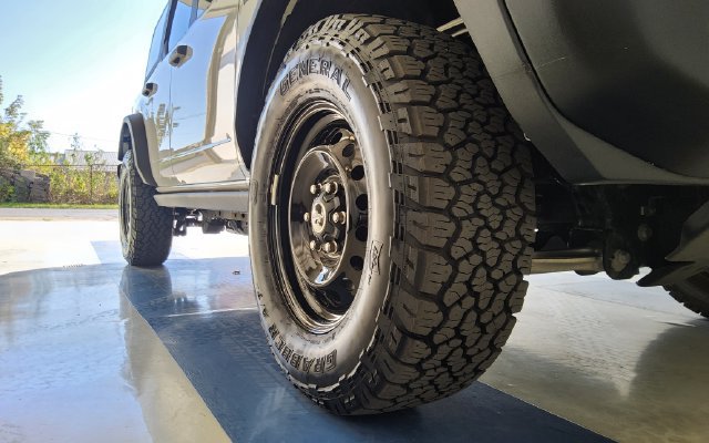 Used 2023 Ford Bronco Black Diamond AWD/4WD image 9