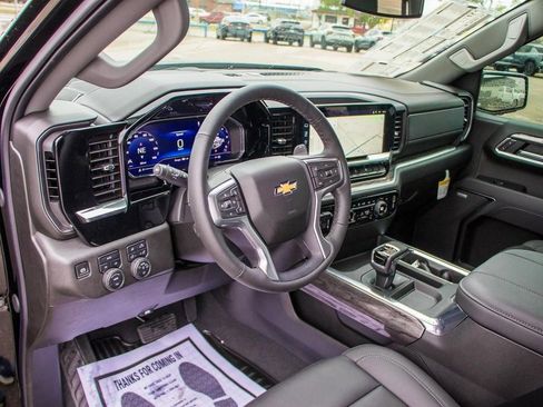 Used 2025 Chevrolet Silverado 1500 LTZ AWD/4WD image 28