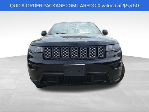 Used 2022 Jeep Grand Cherokee Laredo X AWD/4WD image 3