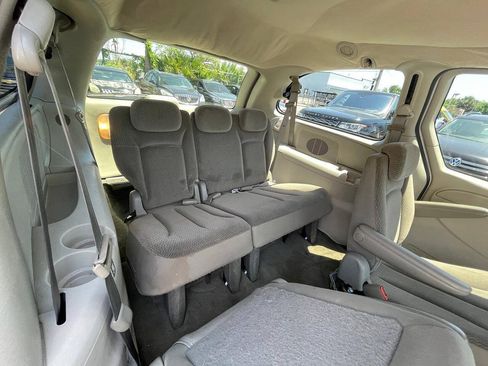 Used 2005 Chrysler Town & Country LX w/ Popular Equipment Group II FWD image 15