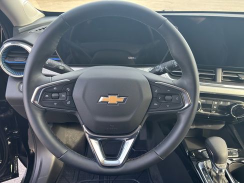 Used 2025 Chevrolet Trax LT w/ Driver Confidence Package image 19