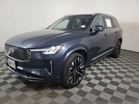 Certified 2025 Volvo XC90 B6 Plus image 4