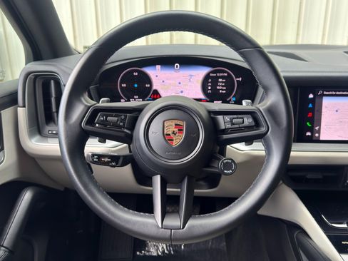 Used 2024 Porsche Cayenne AWD/4WD image 22