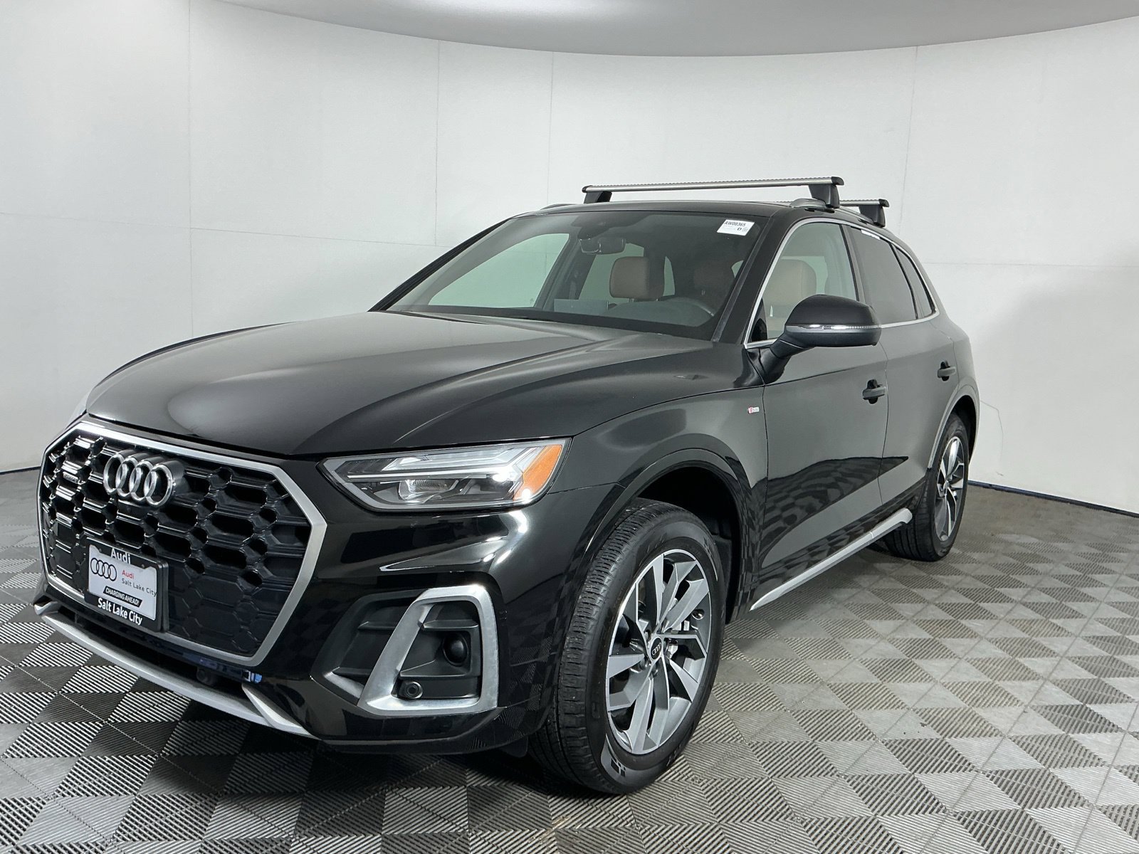 Used 2023 Audi Q5 2.0T Premium Plus w/ Premium Plus Package AWD/4WD image 3