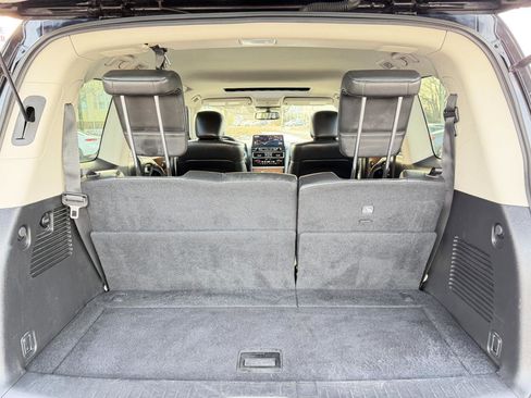 Used 2021 Nissan Armada SL w/ Captain's Chairs Package image 37