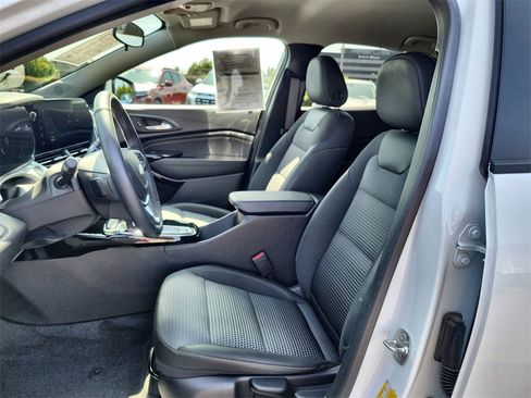 Used 2025 Chevrolet Trax LT w/ Driver Confidence Package image 24
