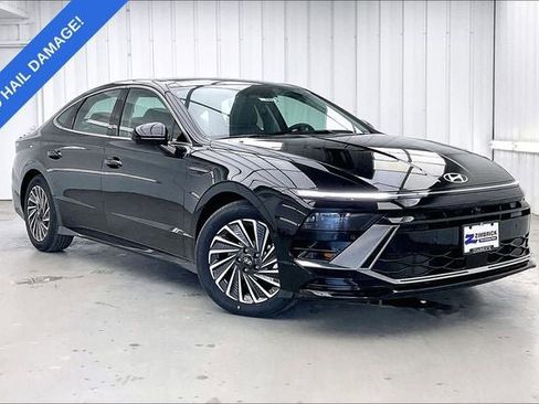 Used 2025 Hyundai Sonata Limited FWD image 1