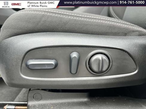 Used 2024 GMC Terrain SLE w/ Driver Convenience Package image 14