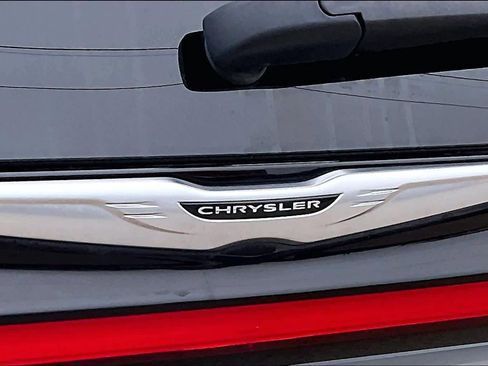 Used 2024 Chrysler Pacifica Touring-L image 29