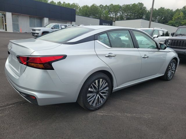 Used 2025 Nissan Altima 2.5 SV FWD image 5