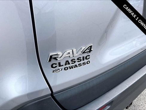Used 2021 Toyota RAV4 XLE Premium AWD/4WD image 23